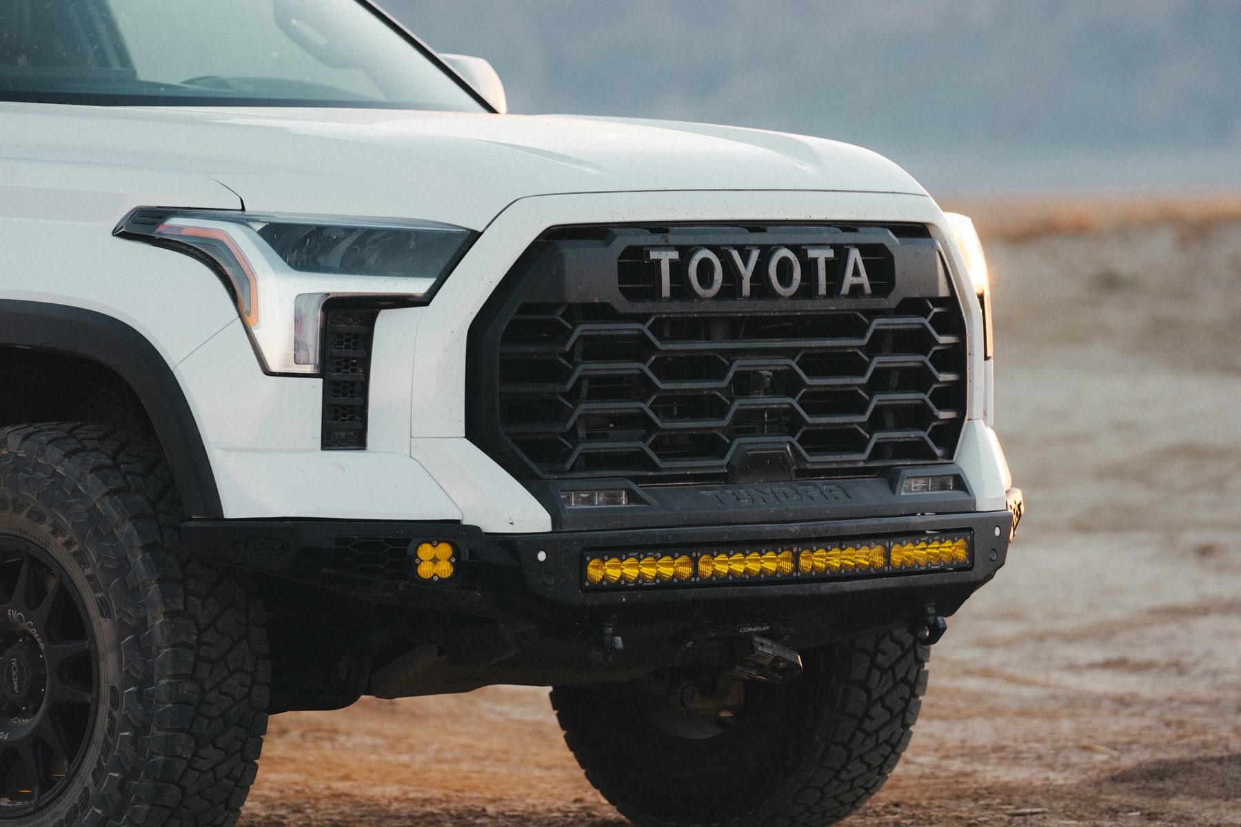 The front of the Tundra, showing a 40 inch amber light bar set into the bumper below the grille with amber fog lamps at the corners